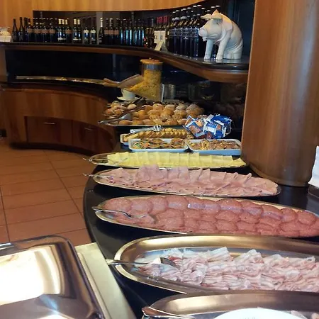 欧罗巴酒店 3* 比比翁
